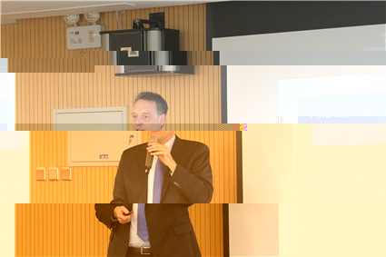 延雪平大學教授Andreas Stephan作學術報告_副本.jpg 延雪平大學教授Andreas Stephan作學術報告_副本.jpg