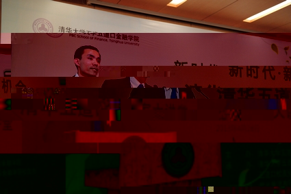 圖為莫泰山演講
