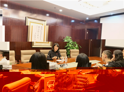 盛梅對同學們進行輔導_副本.jpg 盛梅對同學們進行輔導_副本.jpg