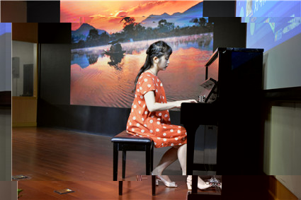 5. 鋼琴獨奏《浏陽河》.jpg 5. 鋼琴獨奏《浏陽河》.jpg